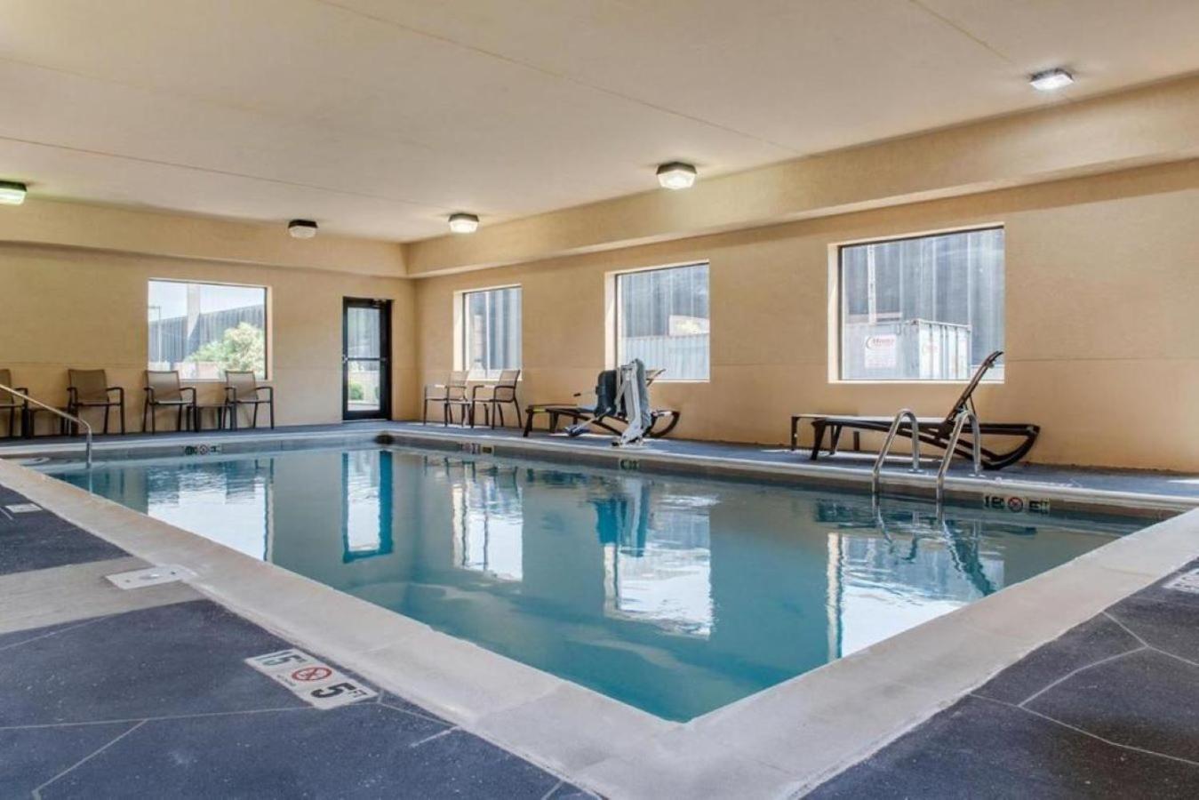 Comfort Suites Louisville Airport מראה חיצוני תמונה