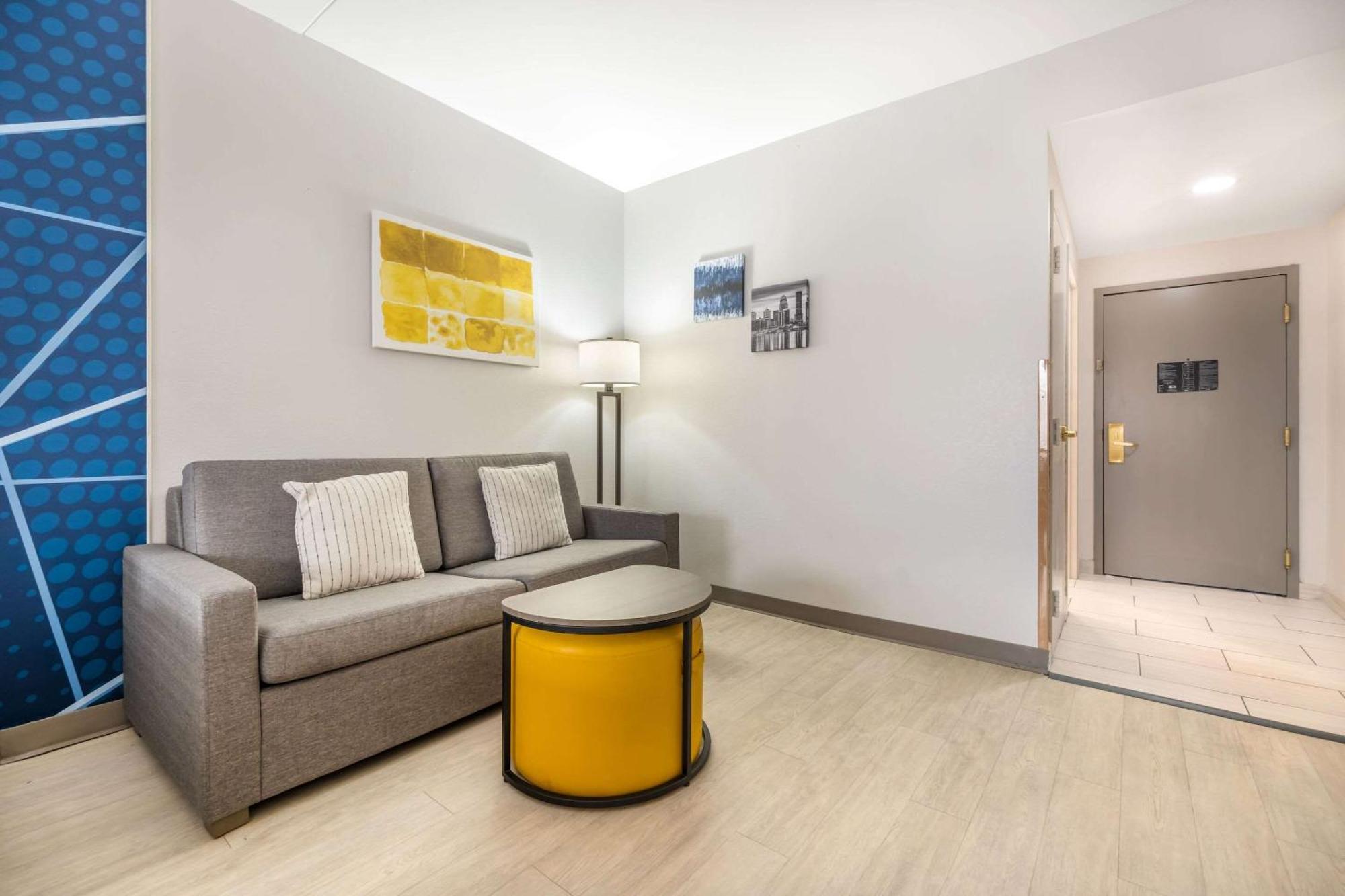 Comfort Suites Louisville Airport מראה חיצוני תמונה