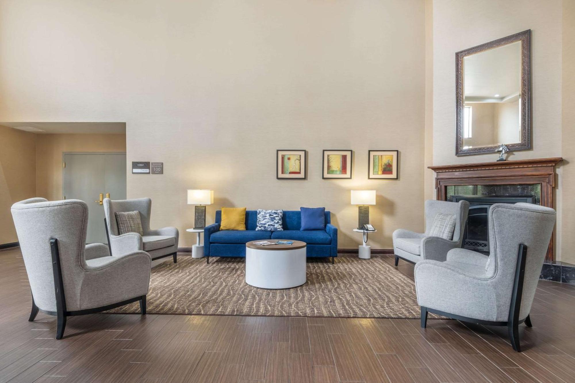 Comfort Suites Louisville Airport מראה חיצוני תמונה